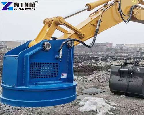 excavator with hydraulic magnet lifting iron waste