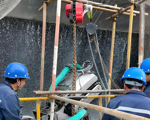 demonstrating the dredging robot to customers