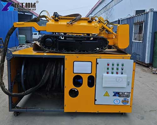 Sludge suction pump system transporting removed sludge from wastewater tanks