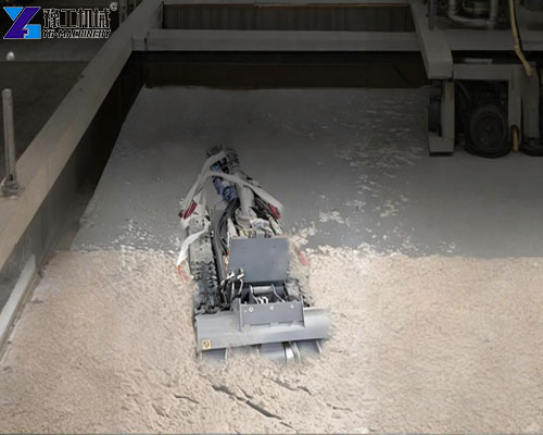 Wastewater sludge removal robot for remote tank cleaning