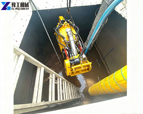 YG450 compact dredging robot being lowered through an 800 mm tank entrance